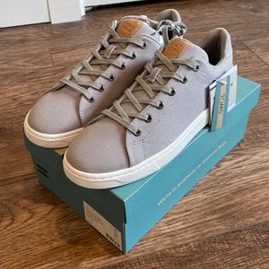 NWT Mens TOMS Sneakers size 10